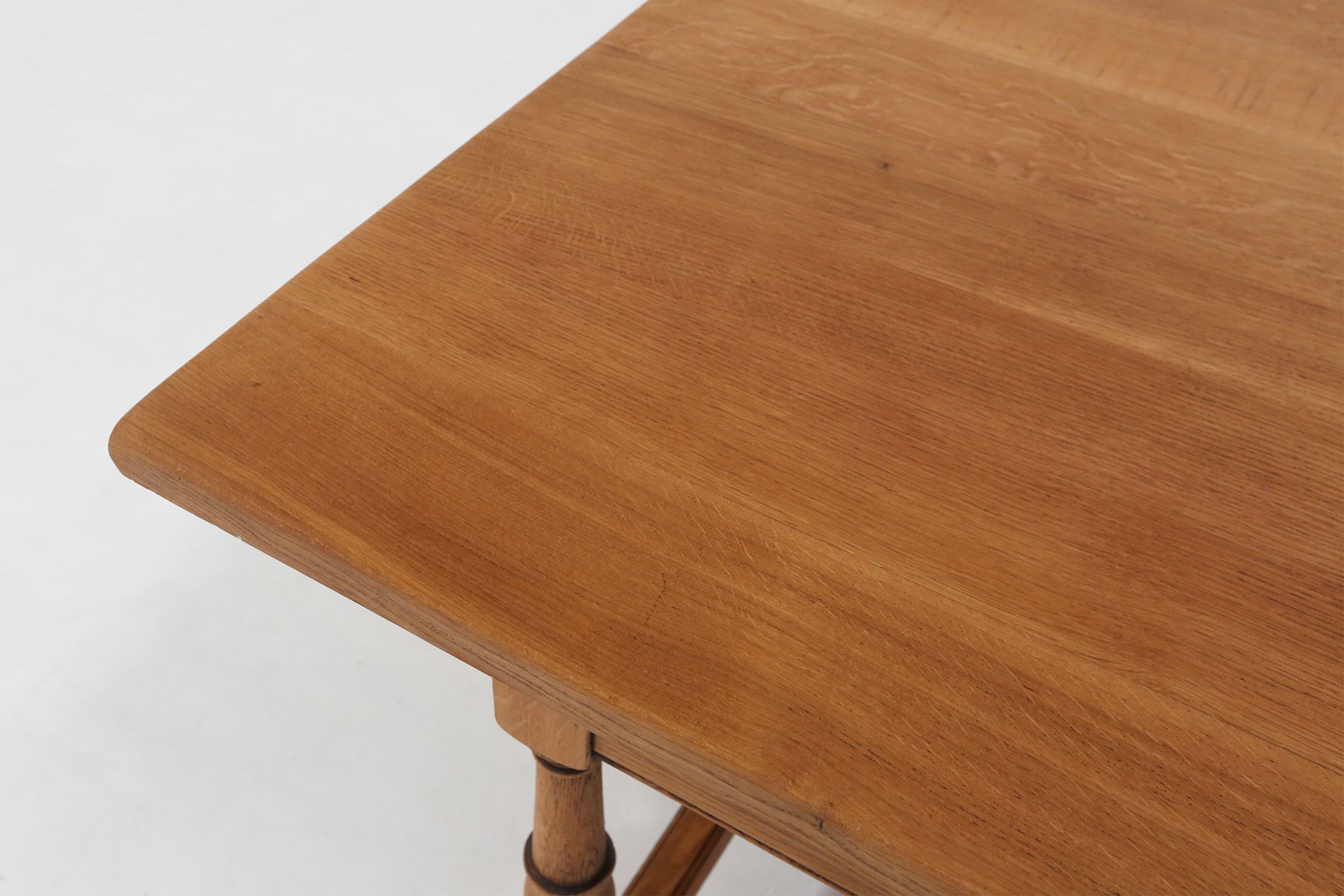 20th century Belgian oak dining tablethumbnail